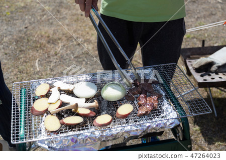 Barbecue bake men 47264023