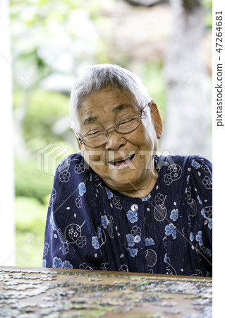 笑臉奶奶 笑臉奶奶 47264681