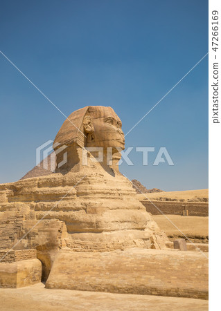 Sphinx and great pyramids 47266169