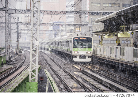 [Yamanote Line E231 Yurakucho Station] 47267074