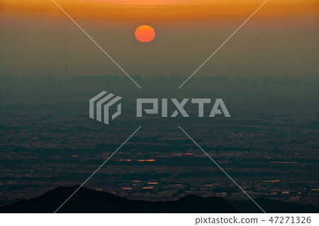 Sunrise seen from Tanzawa and Tonotake Sunrise seen from Tanzawa and Tonotake 47271326