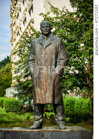 metal statue of Lenin in Schwerin metal statue of Lenin in Schwerin 47271582
