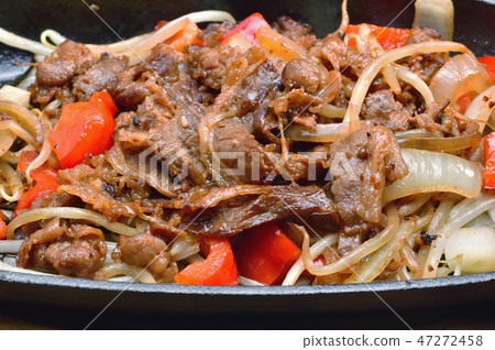 Stir fry of beef ribs 47272458