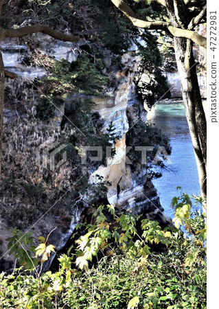 Sea cliffs of Goura coast and Kogoura 47272981