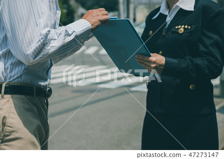 警察 警官 事故 47273147