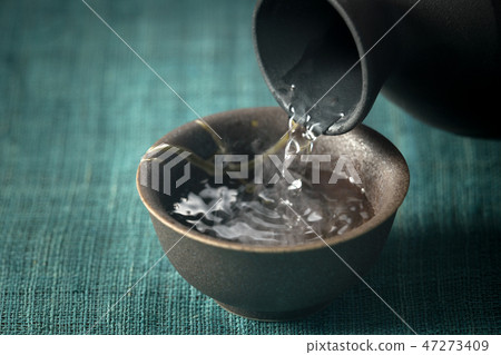 Liquor and sake cup 47273409