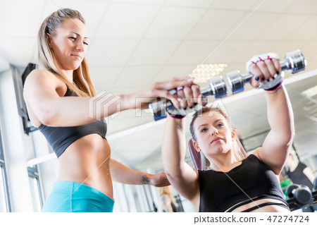 Personal trainer assistance during fatburning exercise. Personal trainer assistance during fatburning exercise. 47274724
