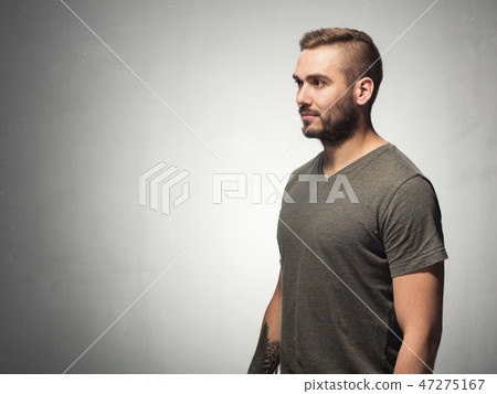Thoughtful man staring into the space. 47275167