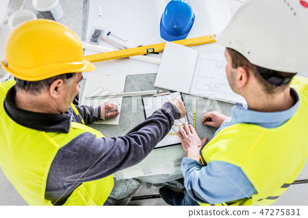 Architect and construction engineer project analysis. 47275831