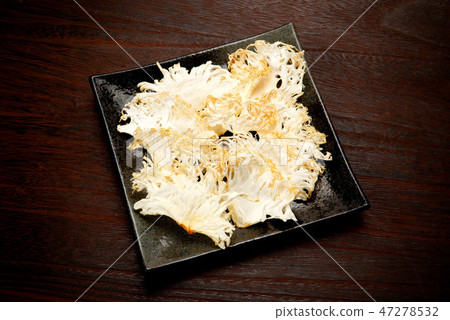 Dried Yamabushitake 47278532