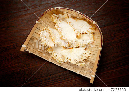 Dried Yamabushitake 47278533