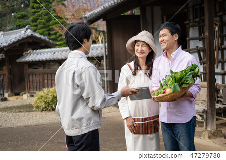 Agricultural couple vegetable farmer image 47279780