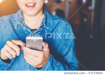 Businessman using mobile online icon social 47279804