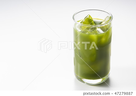 Chilled green juice 47279887