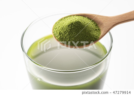 Dissolve green juice in water Dissolve green juice in water 47279914