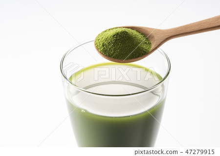 Dissolve green juice in water Dissolve green juice in water 47279915