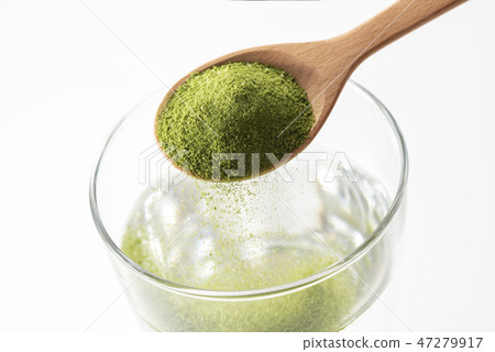 Dissolve green juice in water Dissolve green juice in water 47279917