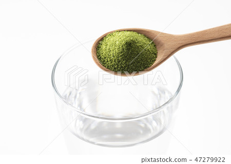 Dissolve green juice in water Dissolve green juice in water 47279922