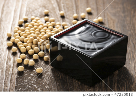 Soy sauce and soy ripples Soy sauce and soy ripples 47280018