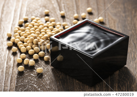 Soy sauce and soy ripples Soy sauce and soy ripples 47280019