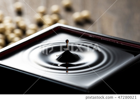 Soy sauce and soy ripples Soy sauce and soy ripples 47280021