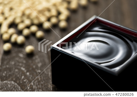 Soy sauce and soy ripples 47280026