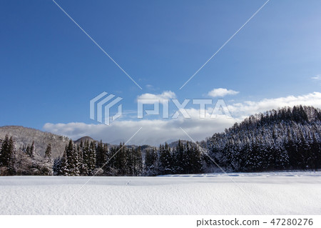 Akita Prefecture Blue sky and snow scene 47280276