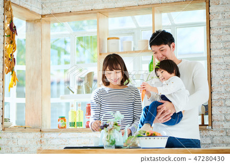 Family kitchen housework 47280430