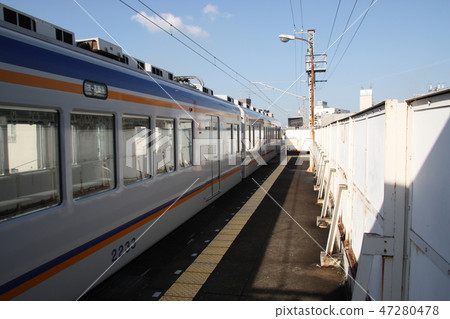 Home 05 where you can see the train 47280478