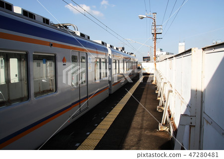 Home 06 where you can see the train 47280481