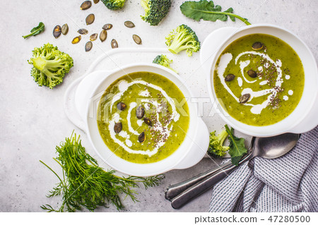Broccoli cream soup with cream and pumpkin seed Broccoli cream soup with cream and pumpkin seed 47280500