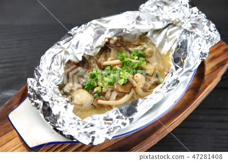 Oysters and shimeji's wheat grill 47281408