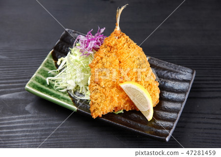 deep-fried horse mackerel   47281459