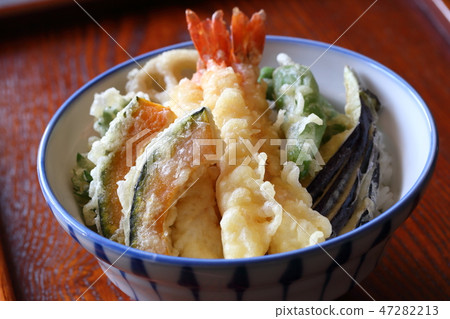 米飯和油炸魚碗 47282213