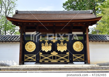 Zen temple 1 temple gate 1 47282493