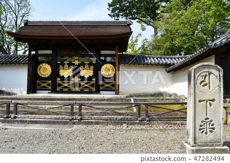 Zen temple, the temple gate 2 47282494