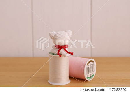 Little white cat Little white cat 47282802