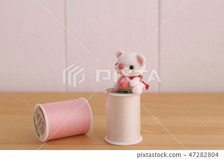 Little white cat Little white cat 47282804