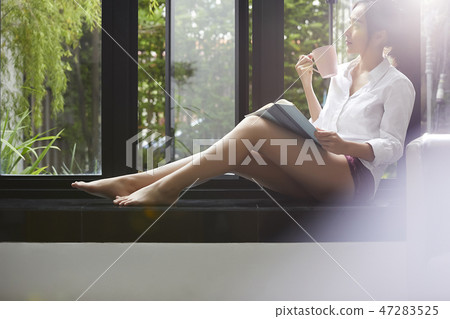 Woman relax Woman relax 47283525