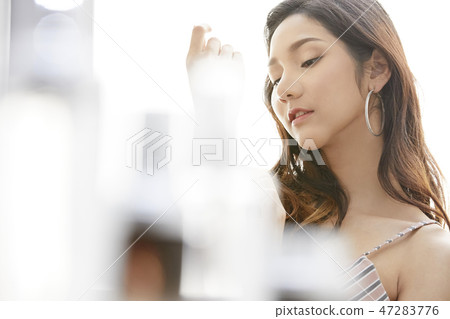 Female beauty image 47283776