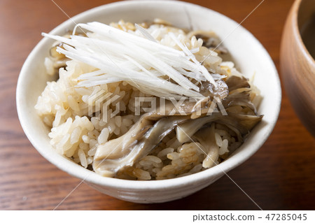 Maiko and ginger cooked rice 47285045