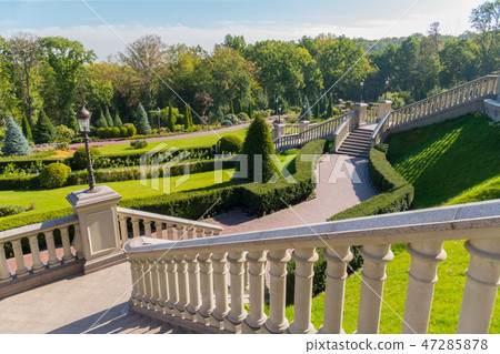 The stairs in the park are located on the slope co 47285878