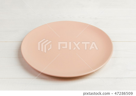 Perspective view Empty rose matte dish for dinner  47286509