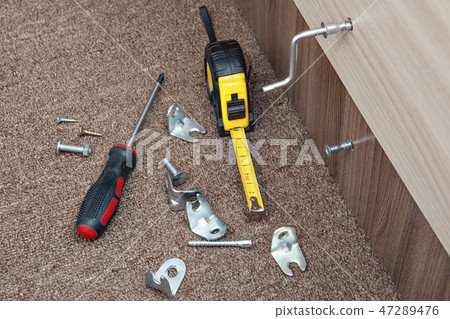 Manual tool for assembly furniture, turn-screw 47289476