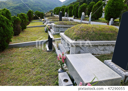 Visiting the cemetery on a holiday 47290055