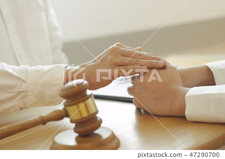 lawyer advises shaking hands. 47290700