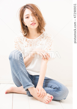 坐著的女人 47290931