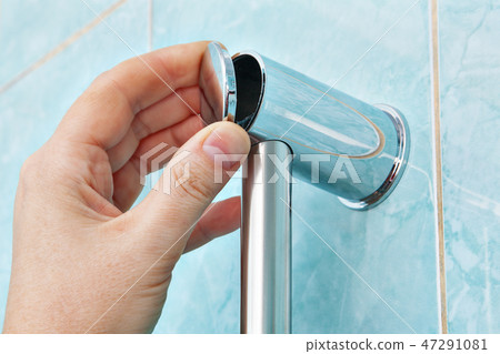 hand closes cover fastening bracket holder shower 47291081