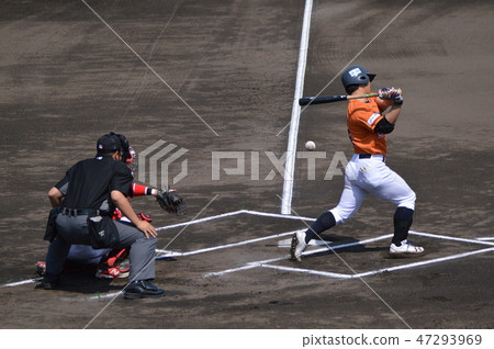 Left batter making a full swing and foul tipping (Kochi City Baseball Stadium/Ohara Town, Kochi City, Kochi Prefecture) Left batter making a full swing and foul tipping (Kochi City Baseball Stadium/Ohara Town, Kochi City, Kochi Prefecture) 47293969