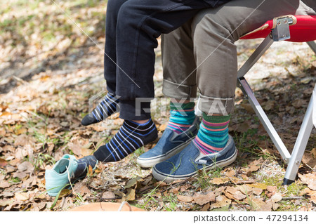 父母坐在椅子上 47294134